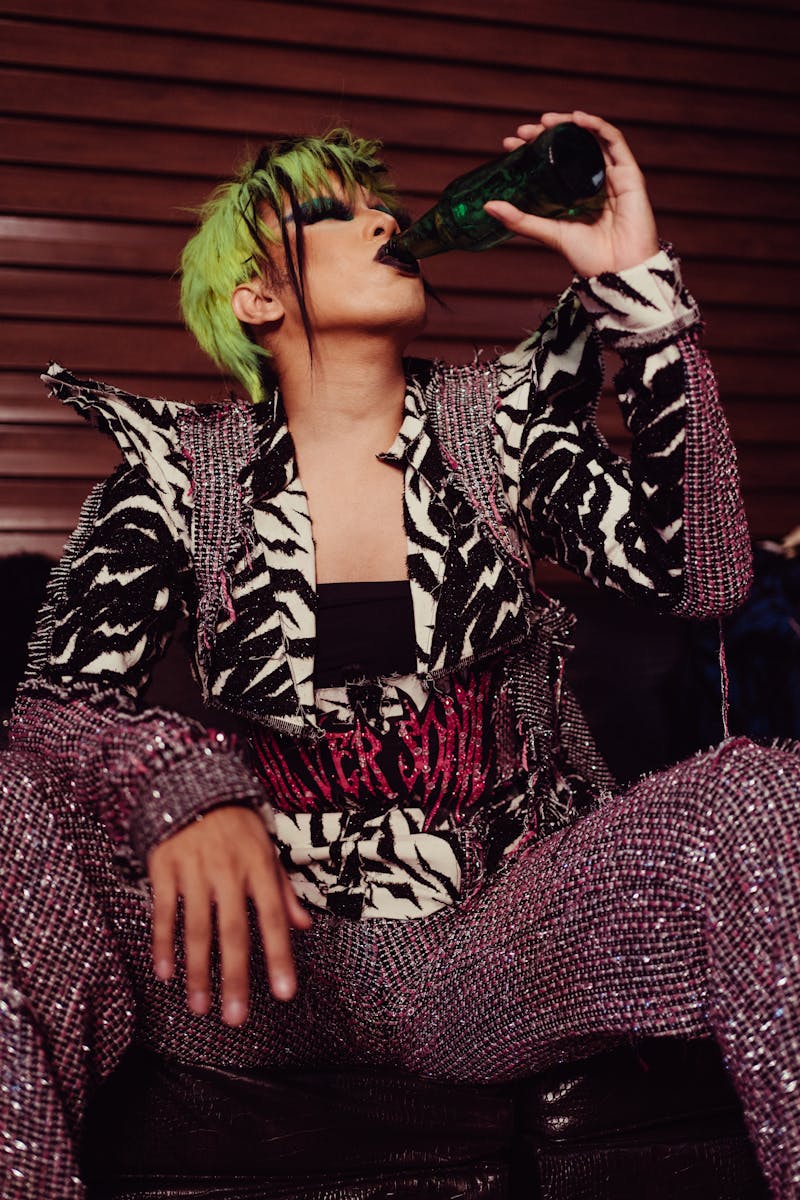 Fashion model in stylish summer outfit